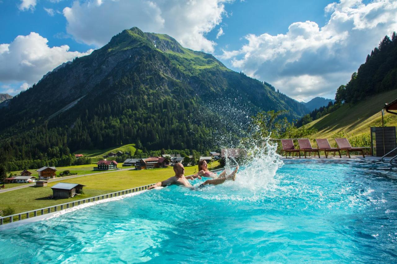 Hotel Der Kleinwalsertaler Rosenhof Mittelberg Exterior foto