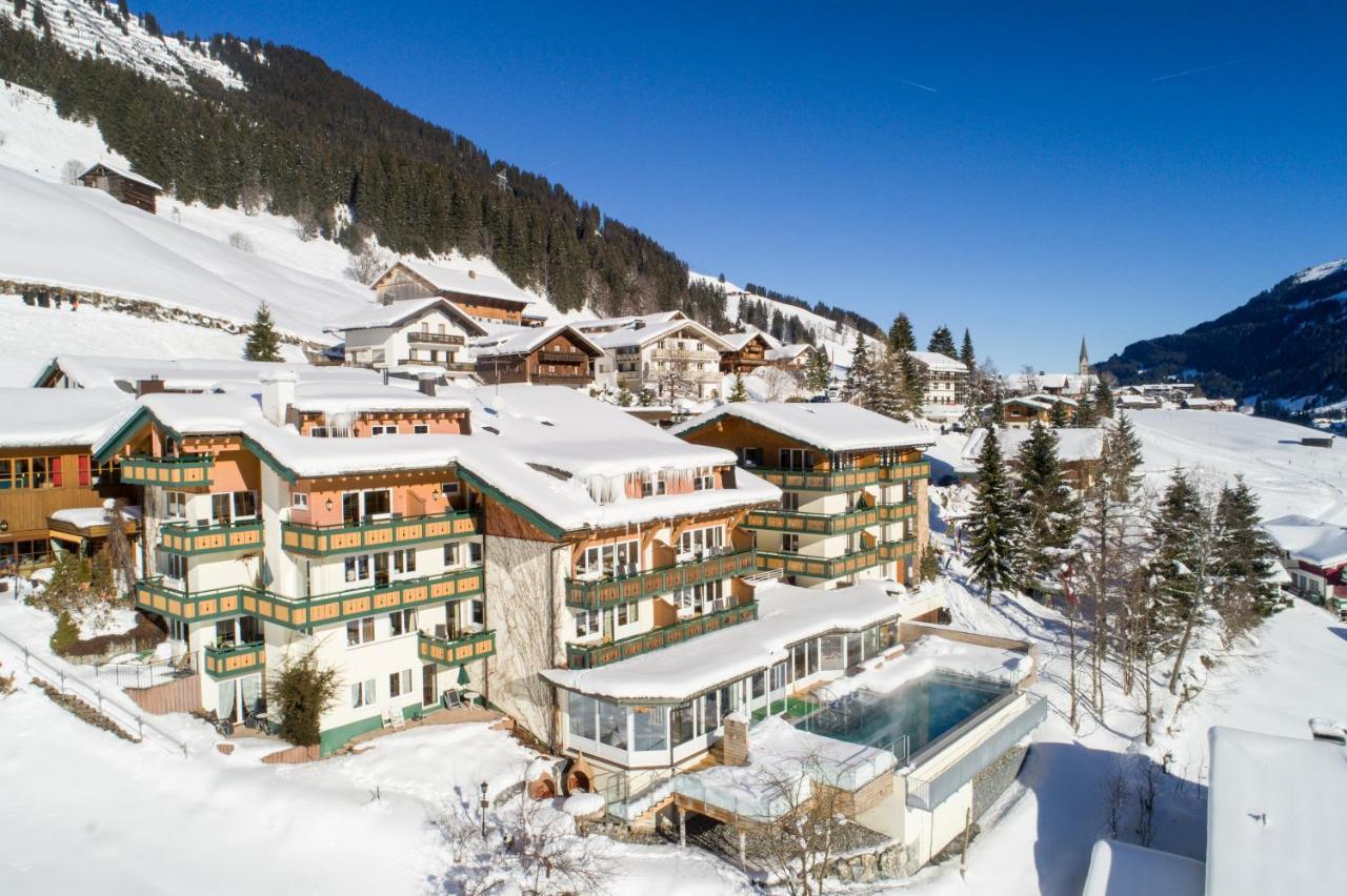 Hotel Der Kleinwalsertaler Rosenhof Mittelberg Exterior foto